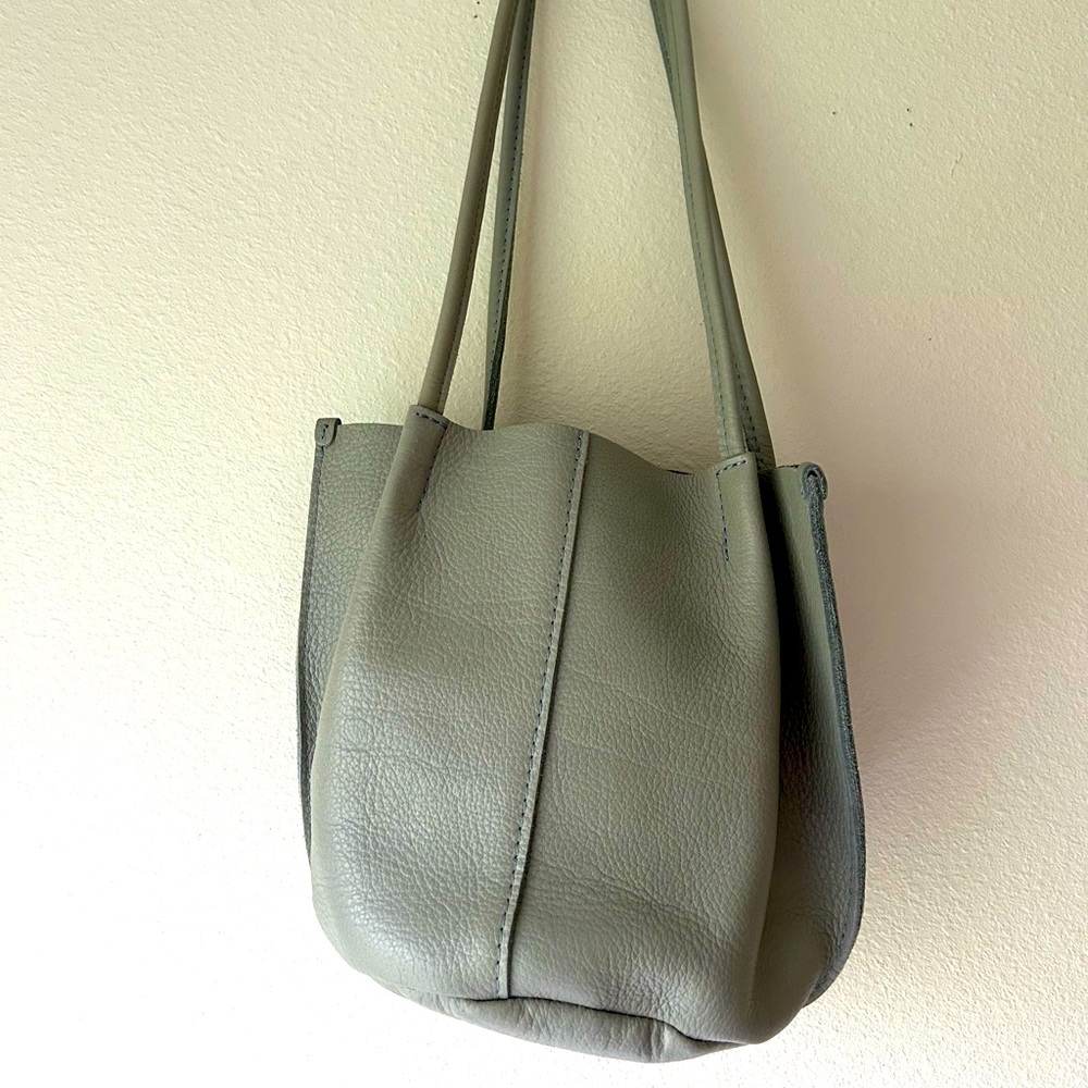 Portland Leather Goods AP Devan Bucket Tote in Nimbus